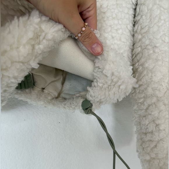 Abercrombie & Fitch White w/Green Fuzzy Winter Jacket | Size L - Picture 8 of 9